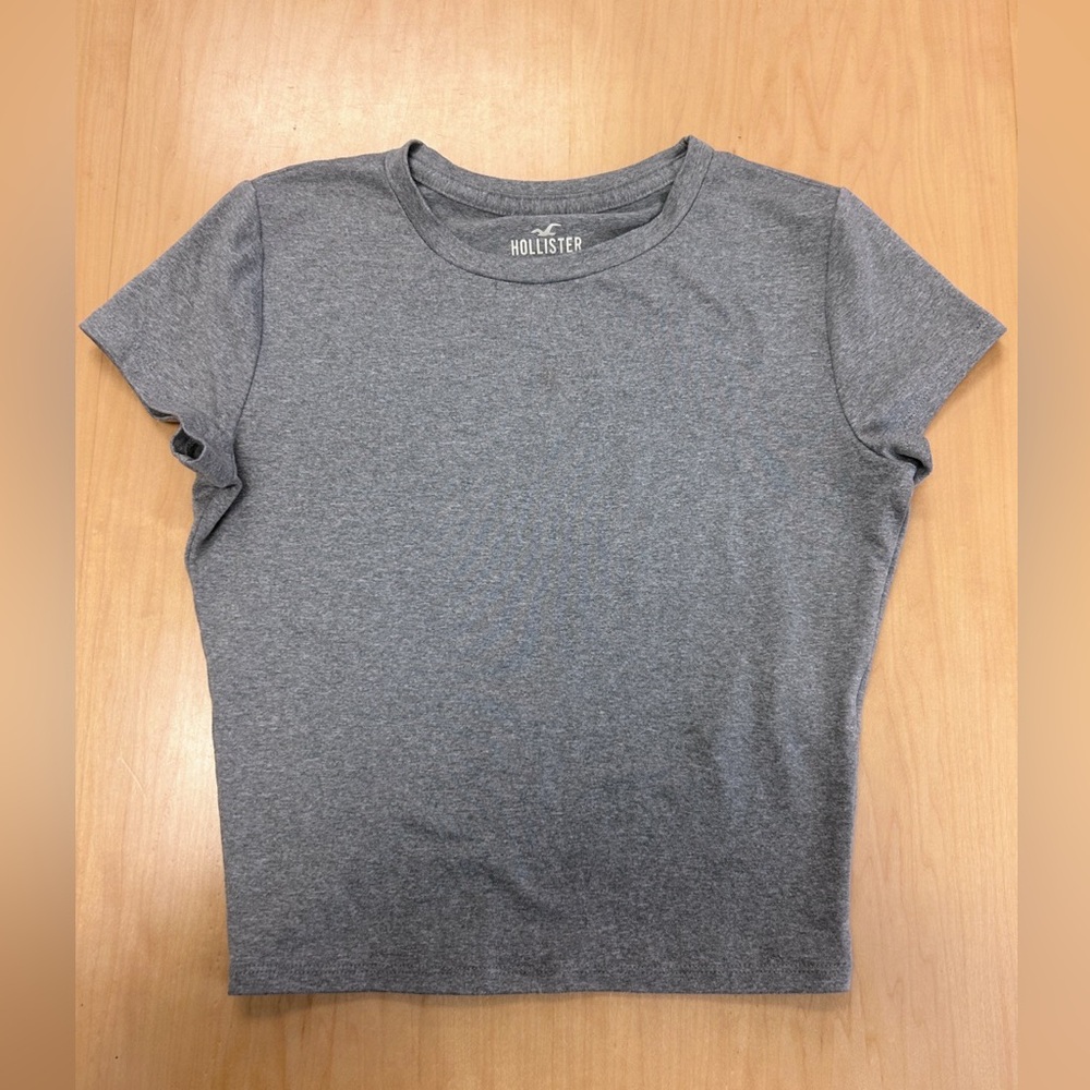 Hollister XS Grey Crewneck cropped Tee